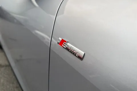 27 of 66 for Audi Q4 e-tron Q4 Black Edition 45 e-tron 210,00 kW