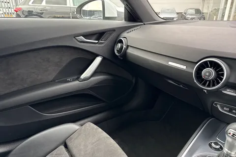 15 of 66 for Audi TT S line 40 TFSI 197 PS S tronic