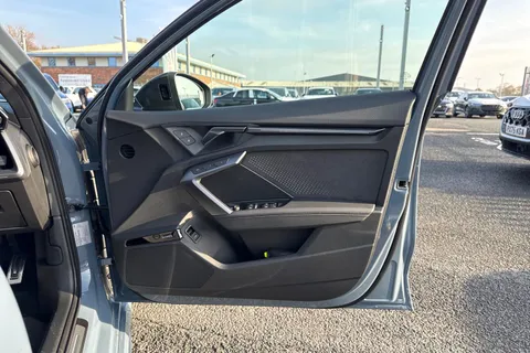  Audi RS 3 2.5 TFSI Carbon Vorsprung Sportback S Tronic quattro Euro 6 (s/s) 5dr Thumbnail #45