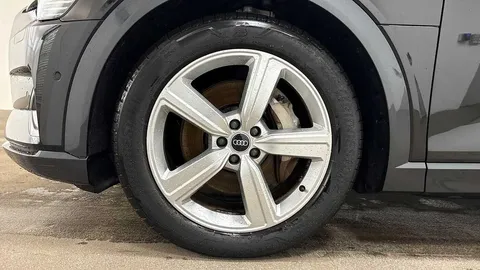 6 of 10 for Audi e-tron Technik 55 quattro 300,00 kW