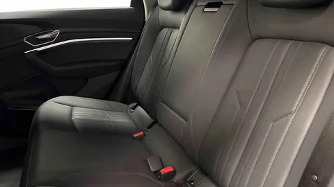 8 of 10 for Audi e-tron Technik 55 quattro 300,00 kW