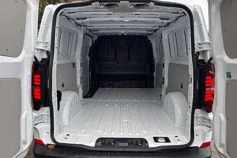 PK75HHJ Volkswagen Transporter T28 Panel Van Commerce LWB 110 PS 2.0 TDI 6sp Manual Thumbnail #10