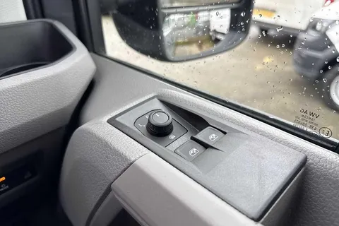 PK75BFO Volkswagen Crafter CR35 Panel van Commerce Plus LWB 140 PS 2.0 TDI 8sp Automatic FWD Thumbnail #17