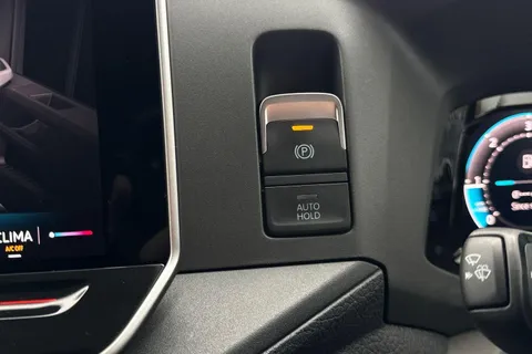 CX75HWO Volkswagen Crafter 2.0 TDI 177PS Commerce Plus High Roof Van Auto Thumbnail #17