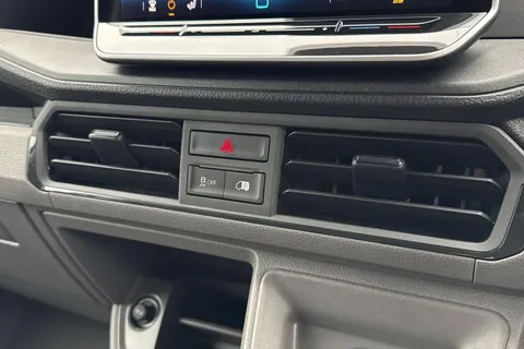 CX75HWO Volkswagen Crafter 2.0 TDI 177PS Commerce Plus High Roof Van Auto Thumbnail #18