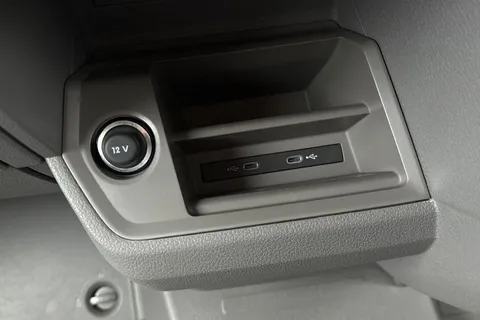 CX75HWO Volkswagen Crafter 2.0 TDI 177PS Commerce Plus High Roof Van Auto Thumbnail #19