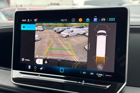 CX75HWO Volkswagen Crafter 2.0 TDI 177PS Commerce Plus High Roof Van Auto Thumbnail #38