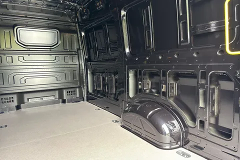 CX75HWO Volkswagen Crafter 2.0 TDI 177PS Commerce Plus High Roof Van Auto Thumbnail #41