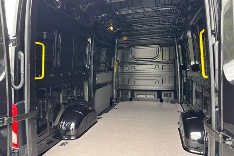 CX75HWO Volkswagen Crafter 2.0 TDI 177PS Commerce Plus High Roof Van Auto Thumbnail #42