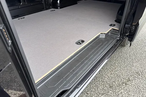 CX75HWO Volkswagen Crafter 2.0 TDI 177PS Commerce Plus High Roof Van Auto Thumbnail #46