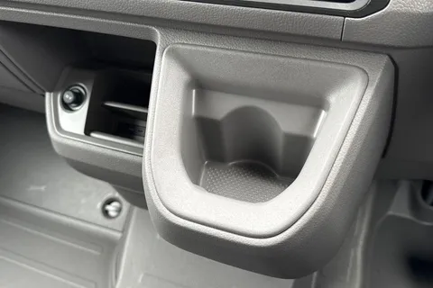 CX75HWO Volkswagen Crafter 2.0 TDI 177PS Commerce Plus High Roof Van Auto Thumbnail #48