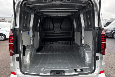 MF75FHT Volkswagen Transporter 2.0 TDI 110 Commerce Plus Van Thumbnail #10