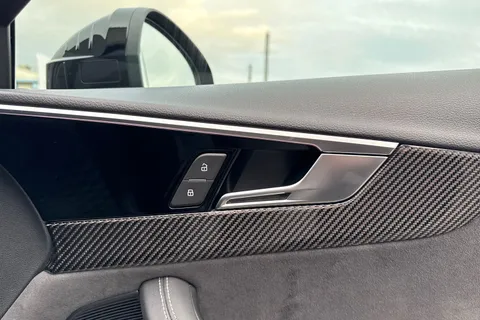 21 of 66 for Audi RS 4 Avant RS 4 Avant Carbon Black 450 PS tiptronic