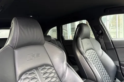 24 of 66 for Audi RS 4 Avant RS 4 Avant Carbon Black 450 PS tiptronic