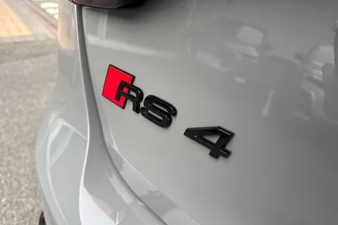 34 of 66 for Audi RS 4 Avant RS 4 Avant Carbon Black 450 PS tiptronic