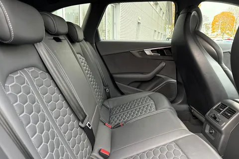 38 of 66 for Audi RS 4 Avant RS 4 Avant Carbon Black 450 PS tiptronic