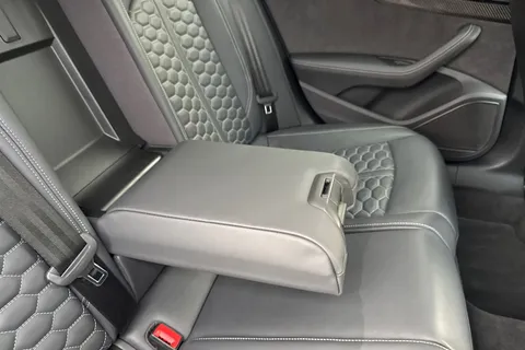 40 of 66 for Audi RS 4 Avant RS 4 Avant Carbon Black 450 PS tiptronic