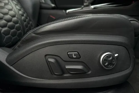 44 of 66 for Audi RS 4 Avant RS 4 Avant Carbon Black 450 PS tiptronic