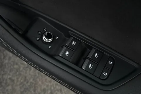 48 of 66 for Audi RS 4 Avant RS 4 Avant Carbon Black 450 PS tiptronic