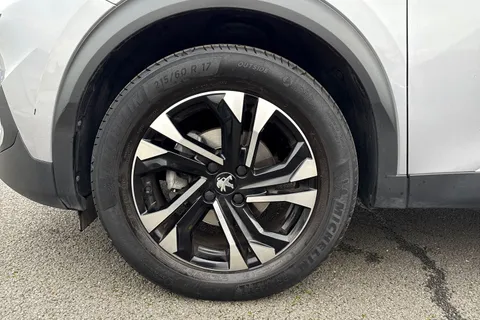 12 of 67 for PEUGEOT 2008 1.2 PureTech Allure EAT Euro 6 (s/s) 5dr