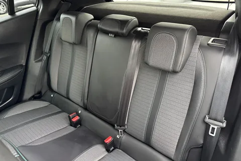 19 of 67 for PEUGEOT 2008 1.2 PureTech Allure EAT Euro 6 (s/s) 5dr