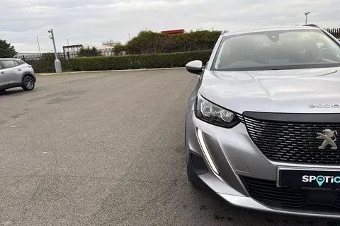 25 of 67 for PEUGEOT 2008 1.2 PureTech Allure EAT Euro 6 (s/s) 5dr