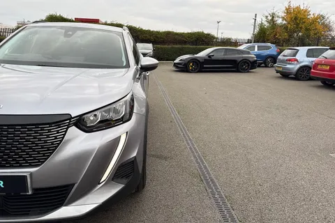 26 of 67 for PEUGEOT 2008 1.2 PureTech Allure EAT Euro 6 (s/s) 5dr