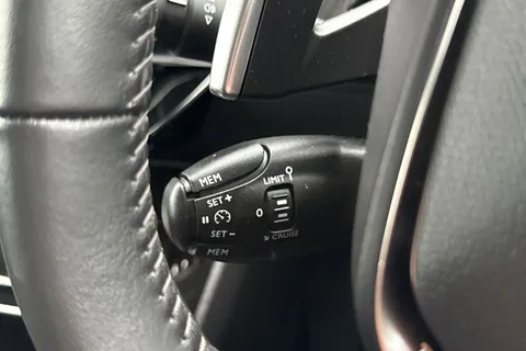 40 of 67 for PEUGEOT 2008 1.2 PureTech Allure EAT Euro 6 (s/s) 5dr