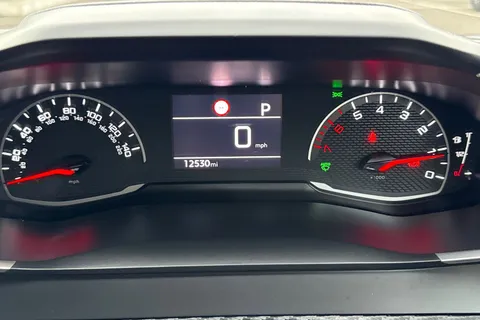 42 of 67 for PEUGEOT 2008 1.2 PureTech Allure EAT Euro 6 (s/s) 5dr