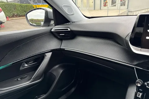 60 of 67 for PEUGEOT 2008 1.2 PureTech Allure EAT Euro 6 (s/s) 5dr