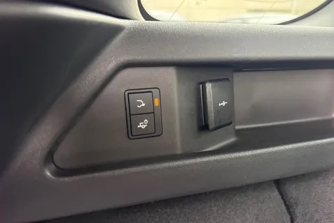 Land Rover Discovery Sport 2.0 D200 MHEV Dynamic SE Auto 4WD Euro 6 (s/s) 5dr Thumbnail #24