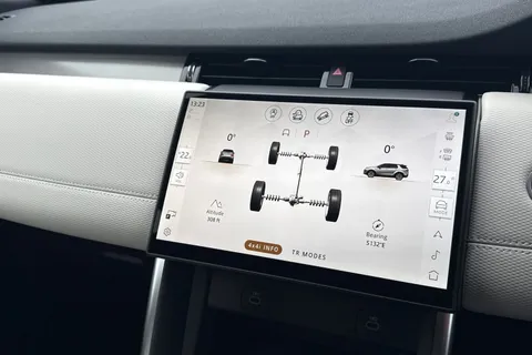 Land Rover Discovery Sport 2.0 D200 MHEV Dynamic SE Auto 4WD Euro 6 (s/s) 5dr Thumbnail #38