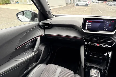 PF73CNV PEUGEOT 2008 1.2 PureTech GT EAT Euro 6 (s/s) 5dr Thumbnail #21