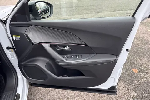 PF73CNV PEUGEOT 2008 1.2 PureTech GT EAT Euro 6 (s/s) 5dr Thumbnail #22