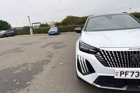 PF73CNV PEUGEOT 2008 1.2 PureTech GT EAT Euro 6 (s/s) 5dr Thumbnail #26