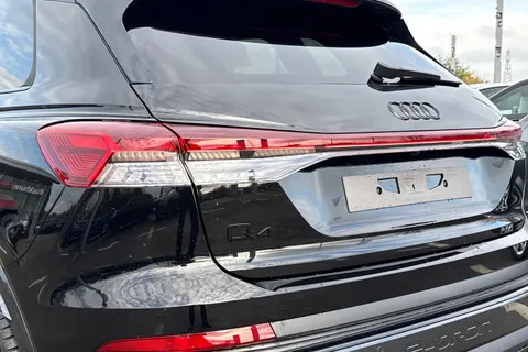 Audi Q4 e-tron 45 Black Edition Auto 5dr 82kWh Thumbnail #8