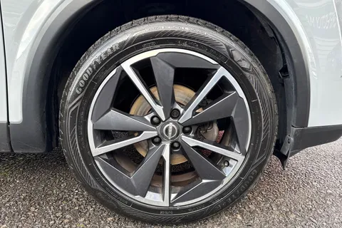 LL22TFN Nissan Qashqai 1.3 DIG-T MHEV Tekna XTRON Euro 6 (s/s) 5dr Thumbnail #11