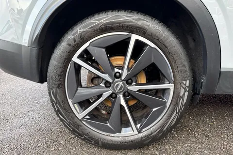 LL22TFN Nissan Qashqai 1.3 DIG-T MHEV Tekna XTRON Euro 6 (s/s) 5dr Thumbnail #14