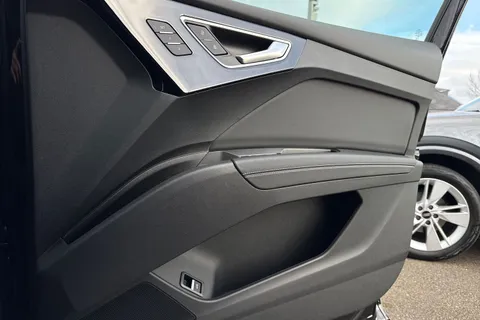  Audi Q4 e-tron 45 Black Edition Auto 5dr 82kWh Thumbnail #21