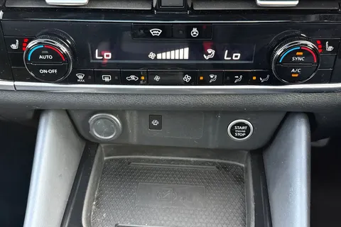 LL22TFN Nissan Qashqai 1.3 DIG-T MHEV Tekna XTRON Euro 6 (s/s) 5dr Thumbnail #23