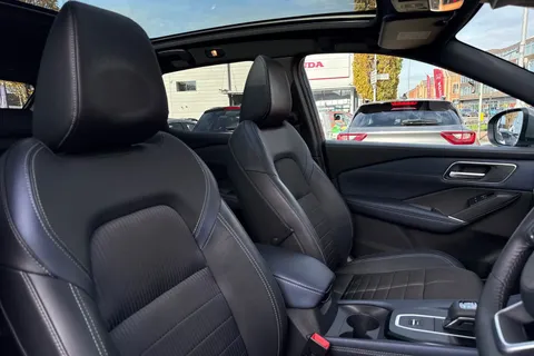 LL22TFN Nissan Qashqai 1.3 DIG-T MHEV Tekna XTRON Euro 6 (s/s) 5dr Thumbnail #25