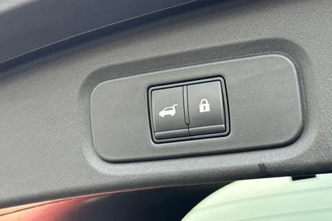 LL22TFN Nissan Qashqai 1.3 DIG-T MHEV Tekna XTRON Euro 6 (s/s) 5dr Thumbnail #29