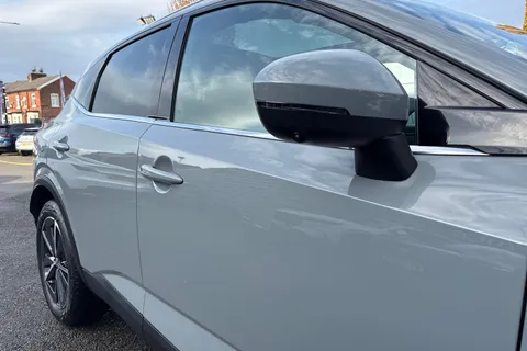 LL22TFN Nissan Qashqai 1.3 DIG-T MHEV Tekna XTRON Euro 6 (s/s) 5dr Thumbnail #34