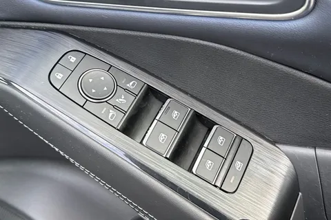 LL22TFN Nissan Qashqai 1.3 DIG-T MHEV Tekna XTRON Euro 6 (s/s) 5dr Thumbnail #36