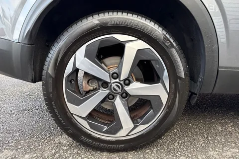 GD72ZTK Nissan Qashqai 1.3 DIG-T MHEV N-Connecta XTRON Euro 6 (s/s) 5dr Thumbnail #10