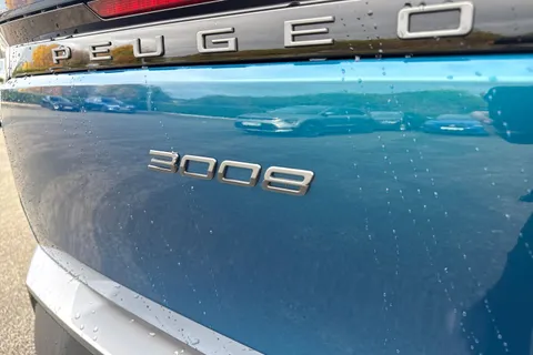 DH74ANF PEUGEOT 3008 1.2 HYBRID GT e-DSC6 Euro 6 (s/s) 5dr Thumbnail #32