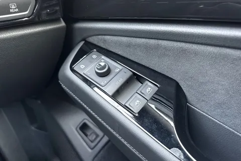 KY74DHO Volkswagen Id.7 210kW Match Pro S 86kWh ⭐Exterior Pack Plus & Sunroof, Black Pack, Heat Pum Thumbnail #22