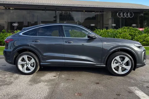  Audi Q5 2.0 TDI S line Sportback S Tronic quattro Euro 6 (s/s) 5dr Thumbnail #3