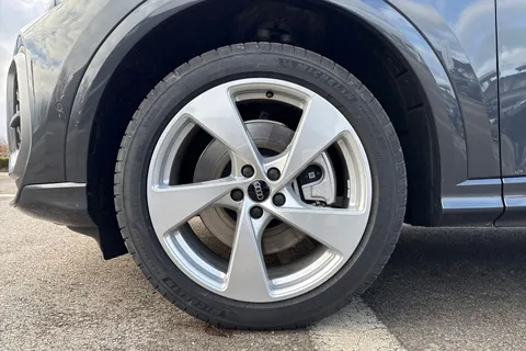  Audi Q5 2.0 TDI S line Sportback S Tronic quattro Euro 6 (s/s) 5dr Thumbnail #23