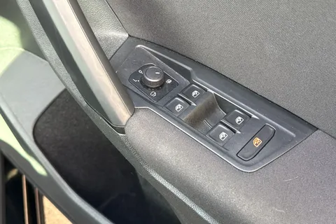 SW69GXO Volkswagen Tiguan 1.5 TSI EVO Match DSG Euro 6 (s/s) 5dr Thumbnail #41